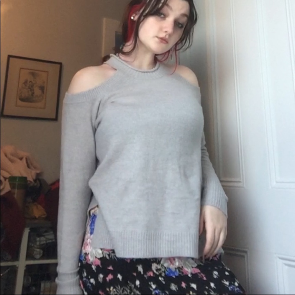 Cut out shoulder cashmere sweater